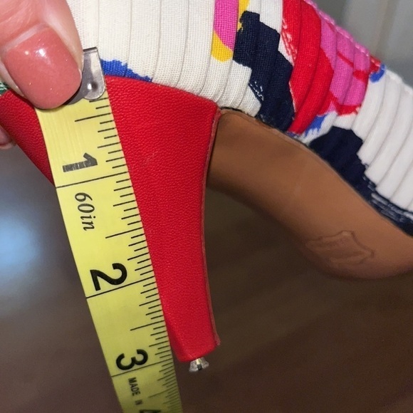 Jack Rogers white satin pumps with multicolored design and red heels Size 7.5 - Picture 10 of 10